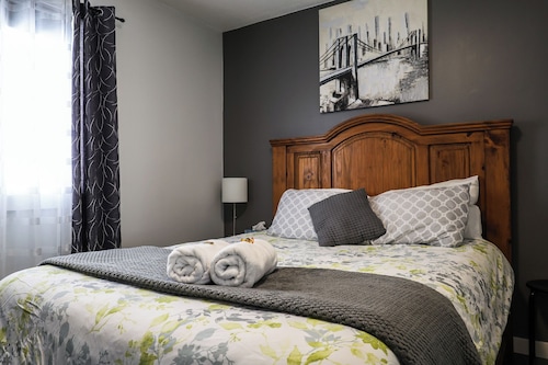 Le Lodge - Spacious Home Near OFSC Trails