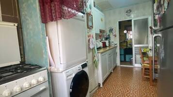 Slaapzaal, 1 slaapkamer, roken, uitzicht op bergen | Privékeuken