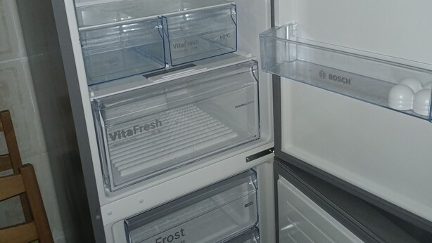 A refrigerator with multiple compartments, including a 'NoFrost' section and a 'VitaFresh' drawer. - Room in Guest Room - Budget Private Room in Malaga (Málaga)