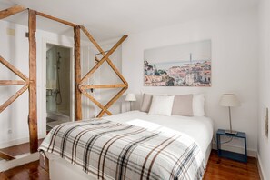 1 chambre, fer et planche à repasser, draps fournis