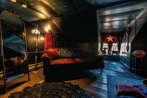 المنشأة من الداخل