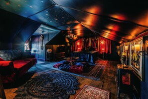 المنشأة من الداخل