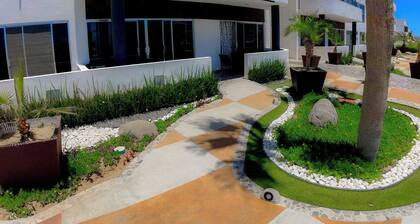 Charming 2-bedroom condo in La Paz with WiFi, AC, fitness room, 2 pools