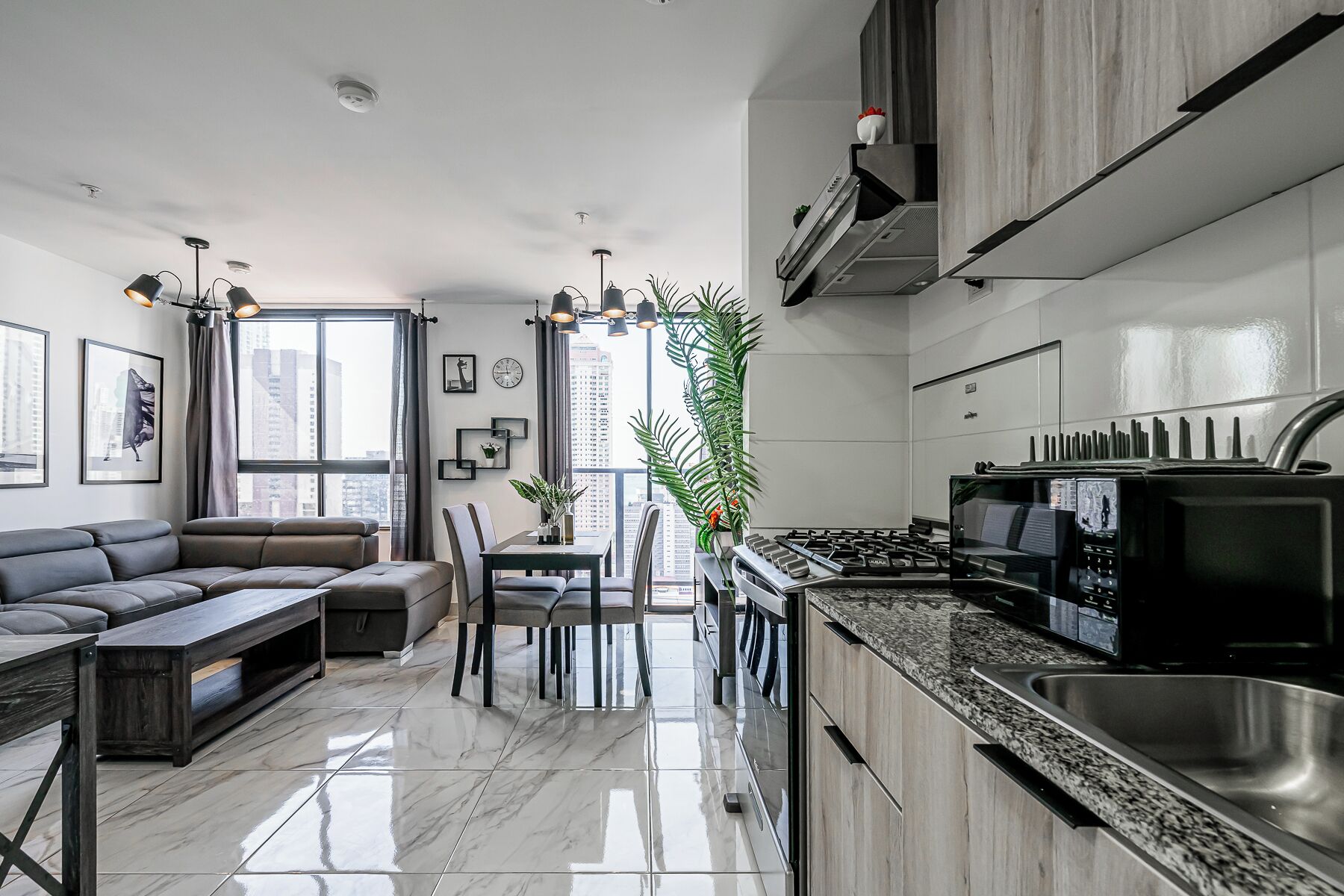 Apartment (22E) | Private kitchen | Fridge, microwave, toaster, blender