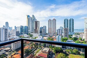 Apartment (17C) | Balcony view - The Gray by Wynwood House  (Panama City)