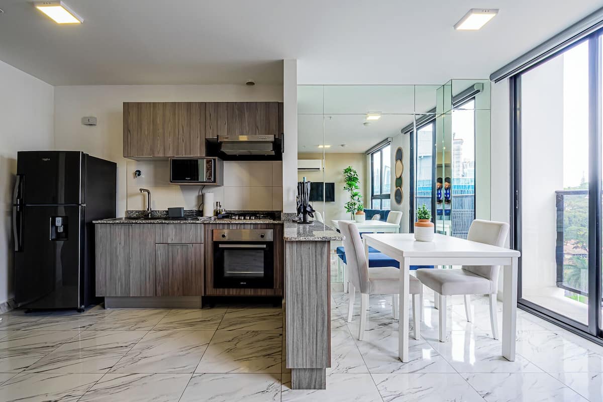 Apartment, 1 Bedroom | Private kitchen | Microwave, toaster, cookware/dishes/utensils