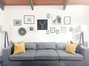 Smart TV y chimenea 