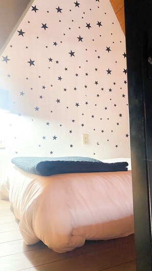 3 bedrooms, desk, iron/ironing board, WiFi