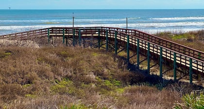 Breathtaking Beachfront Ocean Views! Private Pool/Beach Access/Elevator/Sleeps14