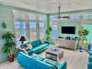 Smart TV - Breathtaking Beachfront Ocean Views! Private Pool/Beach Access/Elevator/Sleeps14 (Port Aransas)