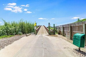 المنطقة المحيطة بالمنشأة