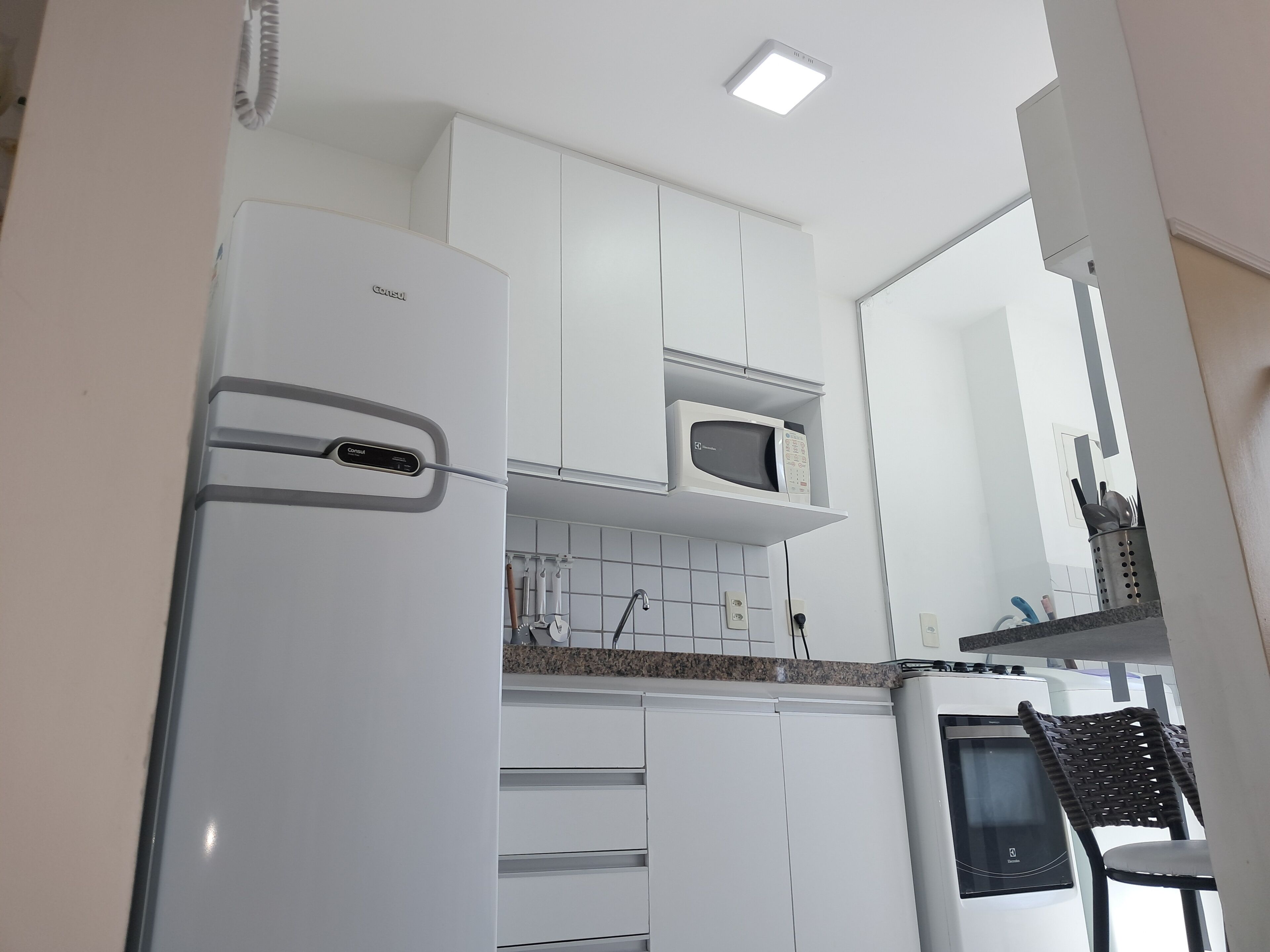 Køleskab, mikrobølgeovn, ovn, kogeplade