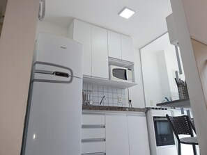 Fridge, microwave, oven, stovetop - AP Temporada Ponta Negra: DocedaVIDA REFUGE, close to tourist attractions, family-friendly (Natal)