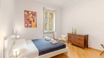2 bedrooms, desk, iron/ironing board, WiFi