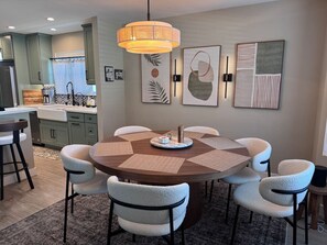 Dining - 5 Star Retreat - Cozy & contemporary getaway in Studio City - Guests Love! (Studio city)