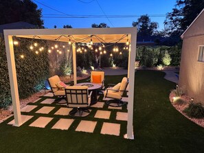 Terrace/patio - 5 Star Retreat - Cozy & contemporary getaway in Studio City - Guests Love! (Studio city)