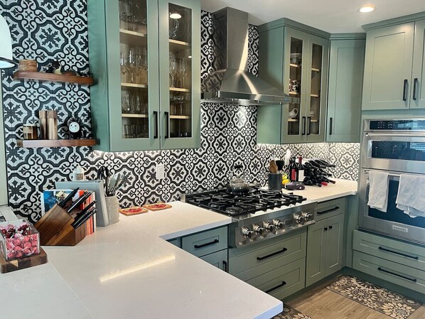 Microwave, oven, stovetop, dishwasher