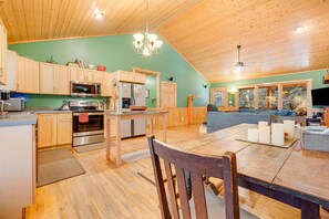 Microwave, oven, stovetop, coffee/tea maker - Peaceful Nature Retreat on 66 Acres | Pond, Trails (Brevard)