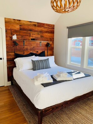 5 bedrooms, desk, iron/ironing board, travel cot - Awesome location, Lovely 5BR Alberta Arts District (Portland)