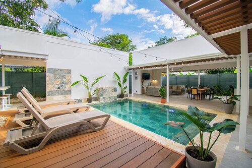 NEW! Villa Espavel Getaway, close 2 beach w pool