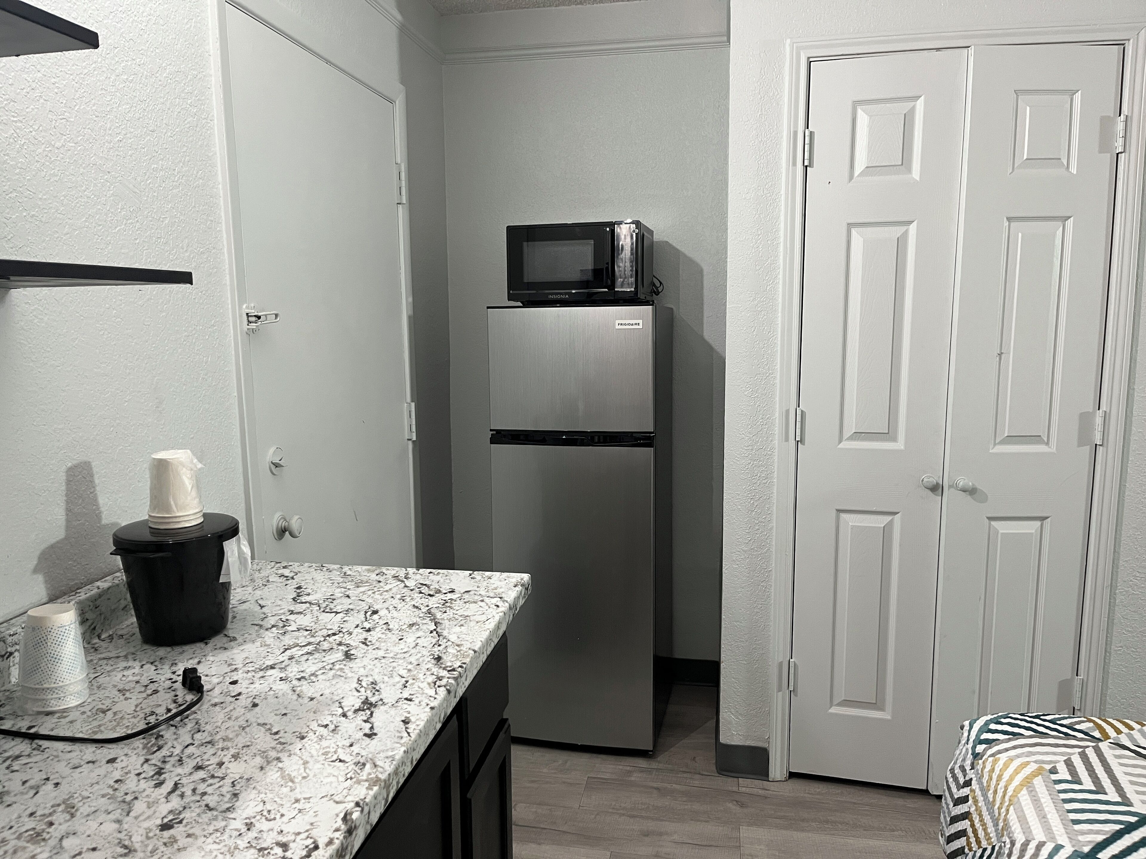 大冰箱、微波炉、茶具/咖啡用具、烤面包机