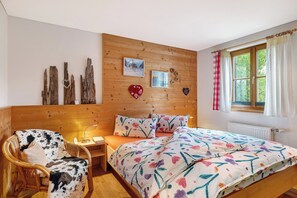 1 bedroom, iron/ironing board, free WiFi, bed sheets - Apartment 'Verdandi' with Mountain View, Private Terrace and Wi-Fi (Sibratsgfäll)