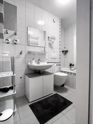 Dusche, Haartrockner, Handtücher