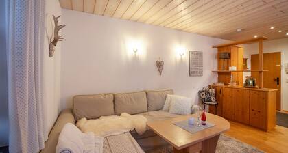 Ferienwohnung 'In Urspring Am Lechstausee' mit Bergblick, Gemeinschaftsgarten und Balkon