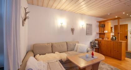 Ferienwohnung 'In Urspring Am Lechstausee' mit Bergblick, Gemeinschaftsgarten und Balkon