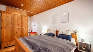 2 bedrooms, bed sheets