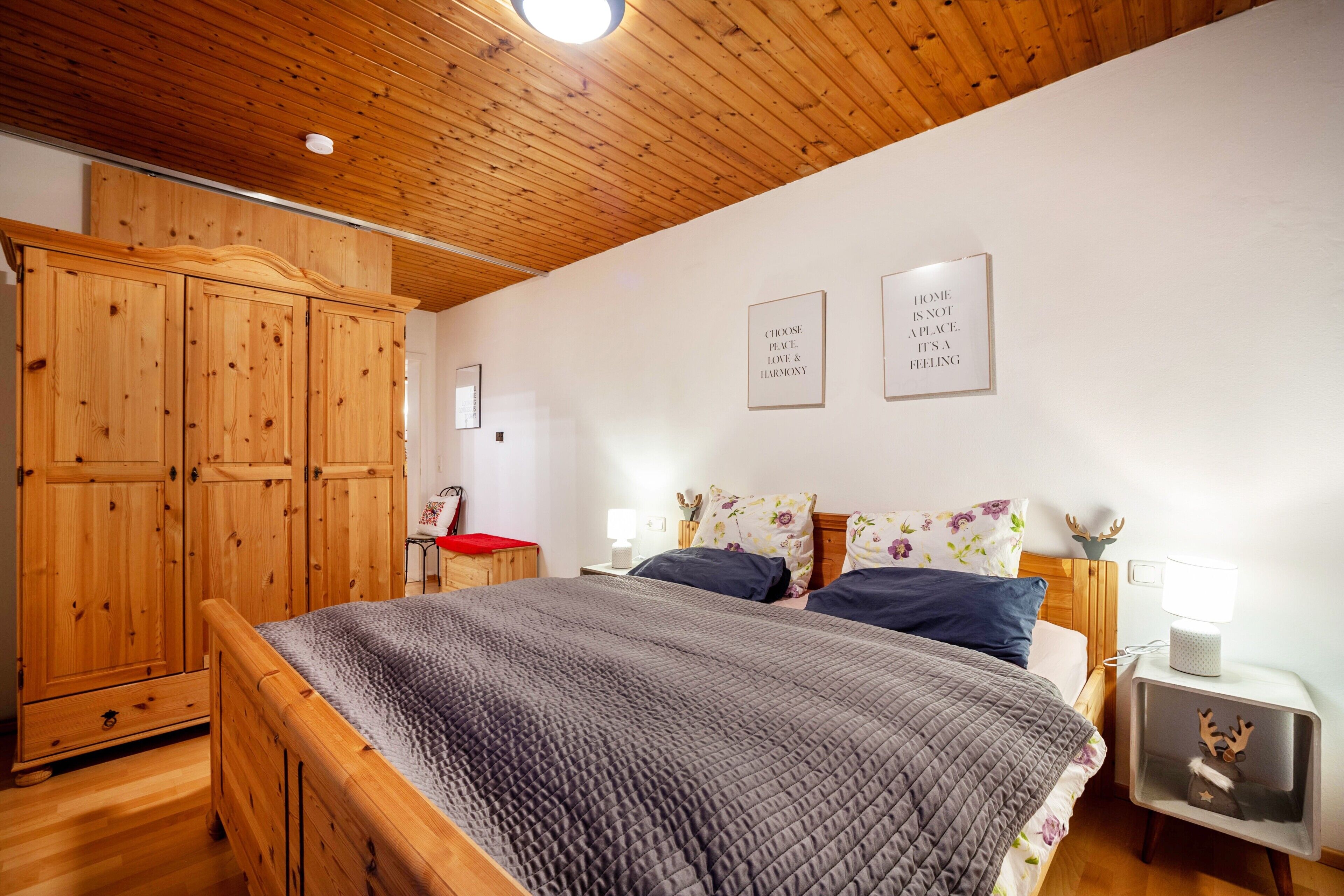 2 bedrooms, bed sheets