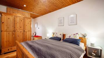 2 bedrooms, bed sheets