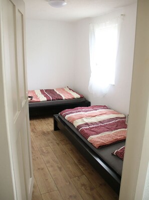 3 bedrooms, free WiFi, bed sheets