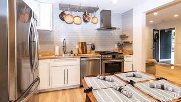 Microwave, dishwasher, toaster, cookware/dishes/utensils