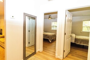 3 bedrooms, desk, iron/ironing board, WiFi