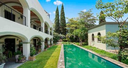 Studio With Salt Water Pool
