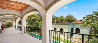 Studio With Salt Water Pool