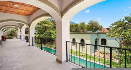 Studio With Salt Water Pool