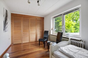 4 bedrooms, free WiFi, bed sheets - Holiday Home 'Gerda' with Private Terrace, Private Garden and Wi-Fi (Stadum)