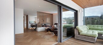 Chalet 'Bayerwald Refugium' with Mountain Views, Private Rooftop Terrace, Sauna, Hot Tub & Wi-Fi