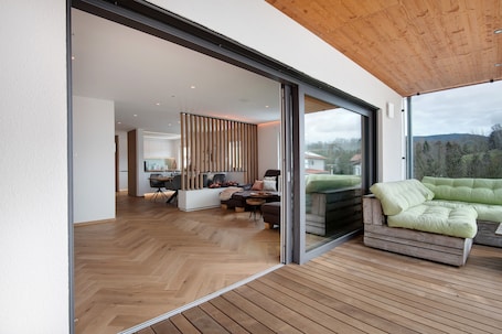 Innenbereich. Chalet 'Bayerwald Refugium' mit Bergblick, privater Dachterrasse, Sauna, Whirlpool und W-LAN