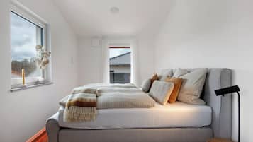 3 bedrooms, free WiFi, bed sheets