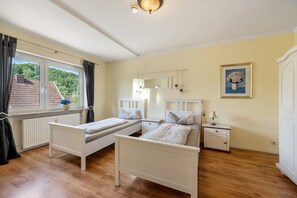 2 bedrooms, iron/ironing board, free WiFi, bed sheets - Apartment '4' with Wi-Fi (Thaleischweiler-Fröschen)