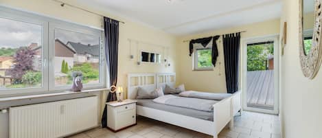 2 Schlafzimmer, BĂŒgeleisen/BĂŒgelbrett, kostenloses WLAN, BettwĂ€sche