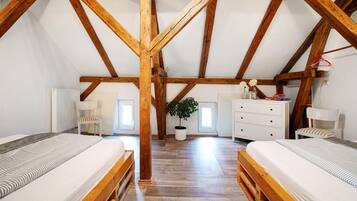 4 bedrooms, free WiFi, bed sheets