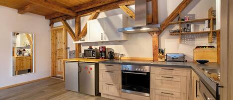 Kühlschrank, Mikrowelle, Ofen, Herdplatte