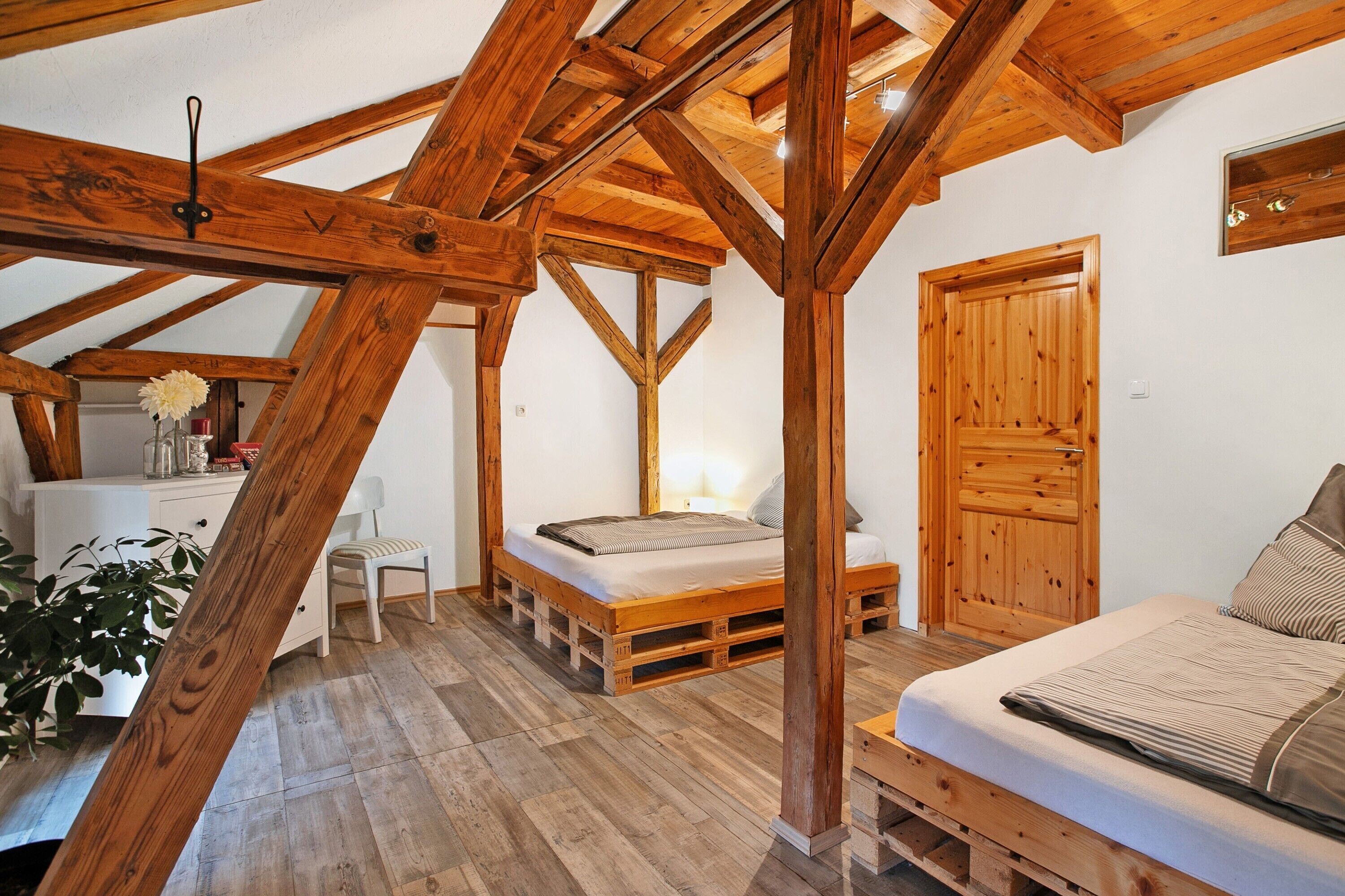 4 bedrooms, free WiFi, bed sheets