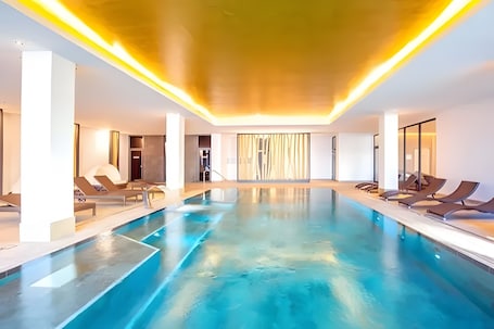 Indoor pool, a heated pool. Apartment 'Waterkant 180 Grad' with Sea View, Private Terrace and Wi-Fi