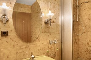 Douche, serviettes fournies