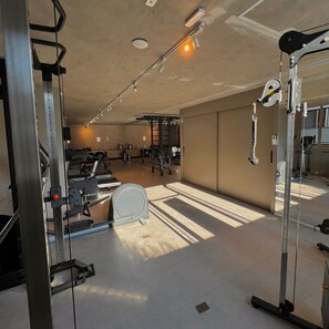 A gym with various exercise equipment, including treadmills, weight machines, and a pull-up bar. - Apartamentos Prime-Prox a Oscar Freire (São Paulo)